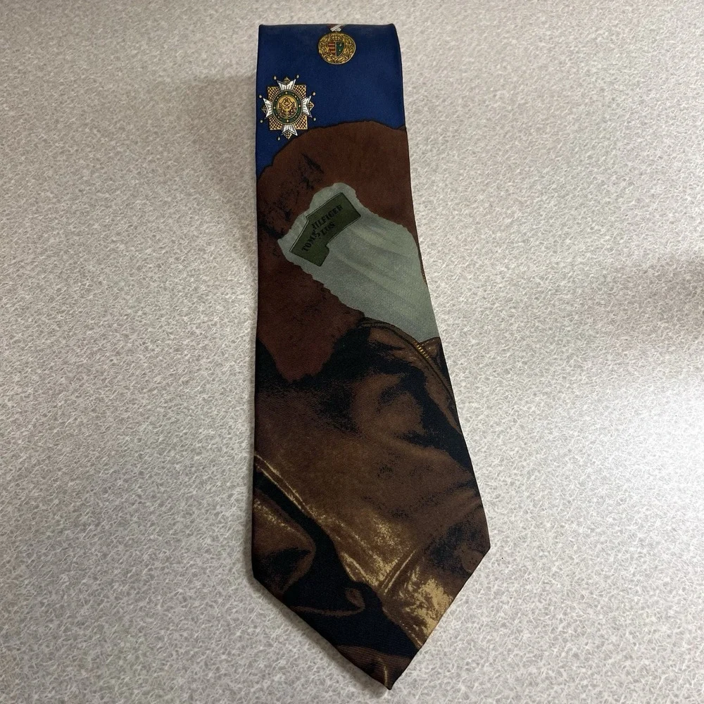 VTG Tommy Hilfiger Necktie Italian Silk Medals Crests Camo USA 3.75 X‎ 56